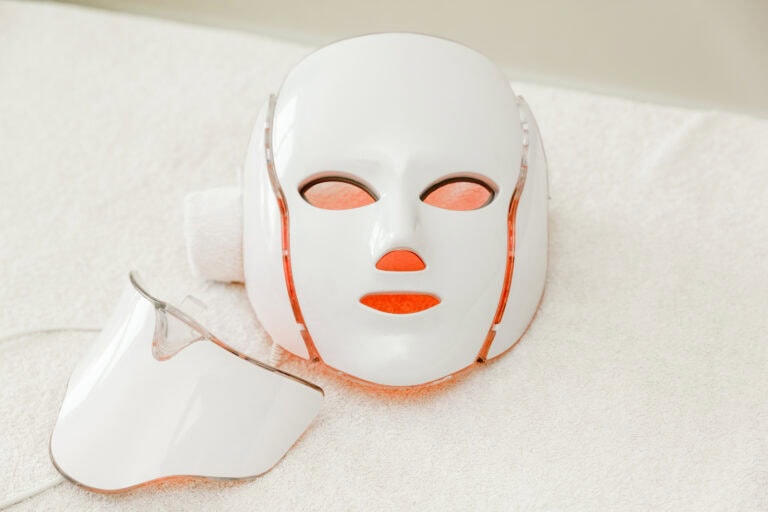 LED light face masks